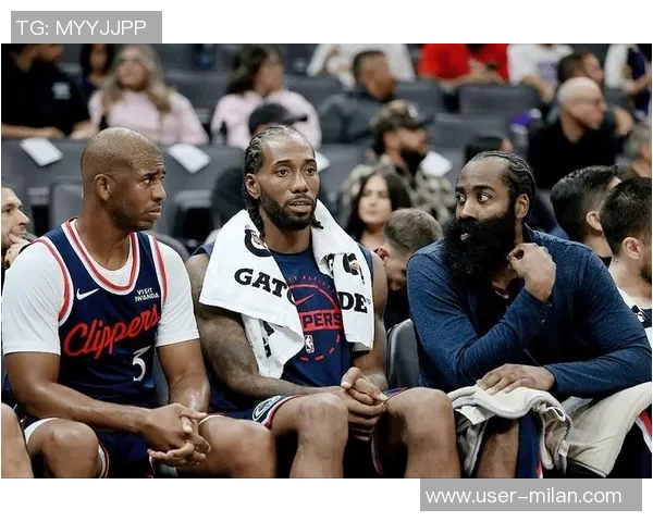 湖刺球迷手机桌面惊现小卡与哈登捧杯画面引发热议