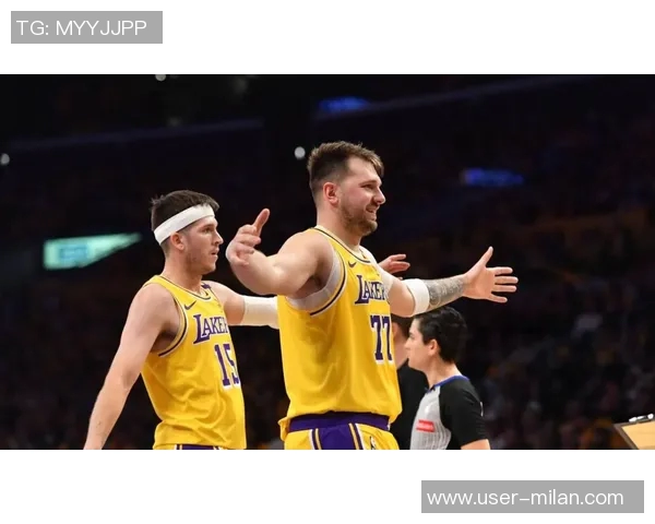 杨毅点评东契奇加盟湖人对詹姆斯地位的影响与老将发言权问题 杨毅点评东契奇加盟湖人对詹姆斯地位的影响与老将发言权问题